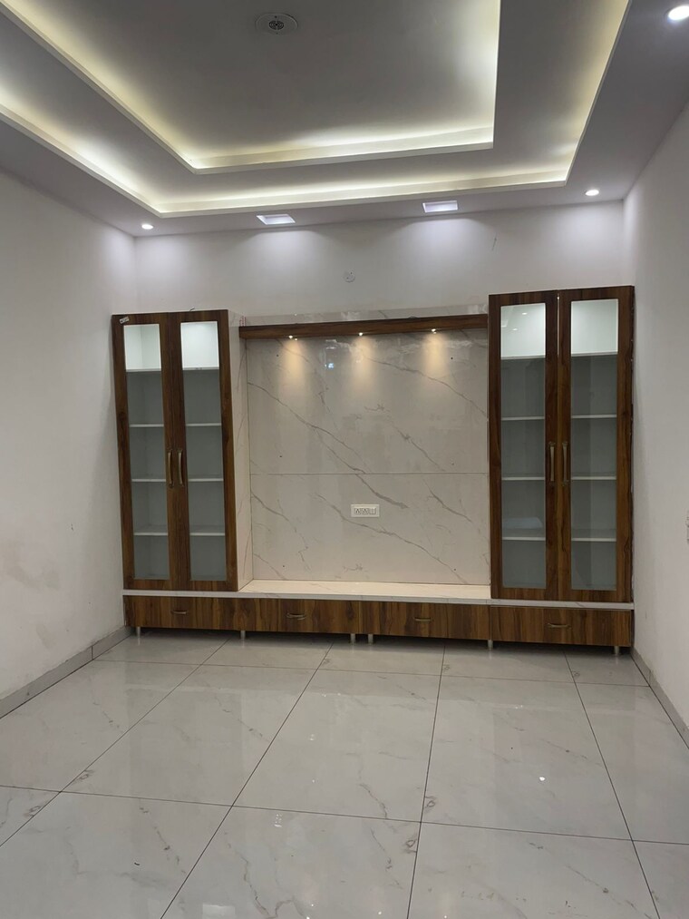 Room, ambala highway 6 Bedroom 200 Sq.Yd. Independent House In Ambala Highway Zirakpur 9326672