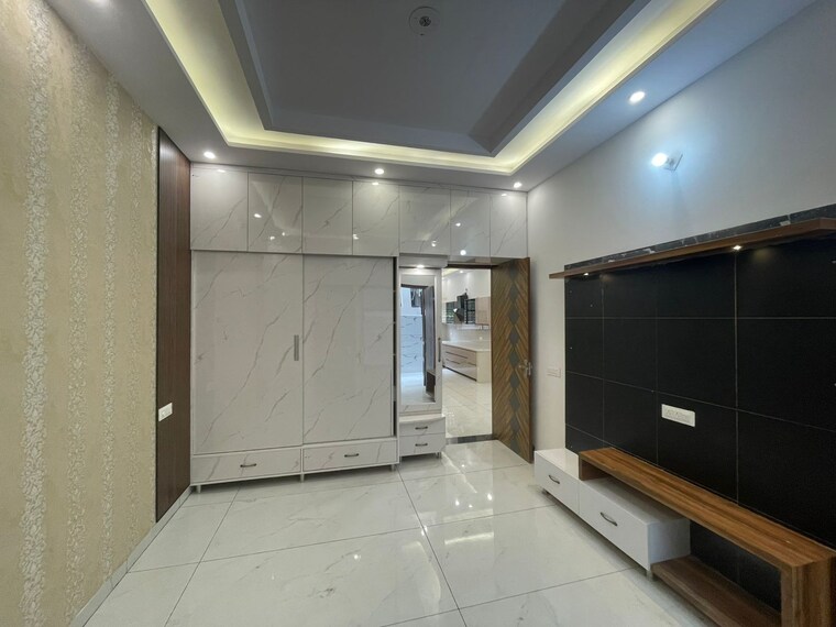 Room, ambala highway 6 Bedroom 200 Sq.Yd. Independent House In Ambala Highway Zirakpur 9326672