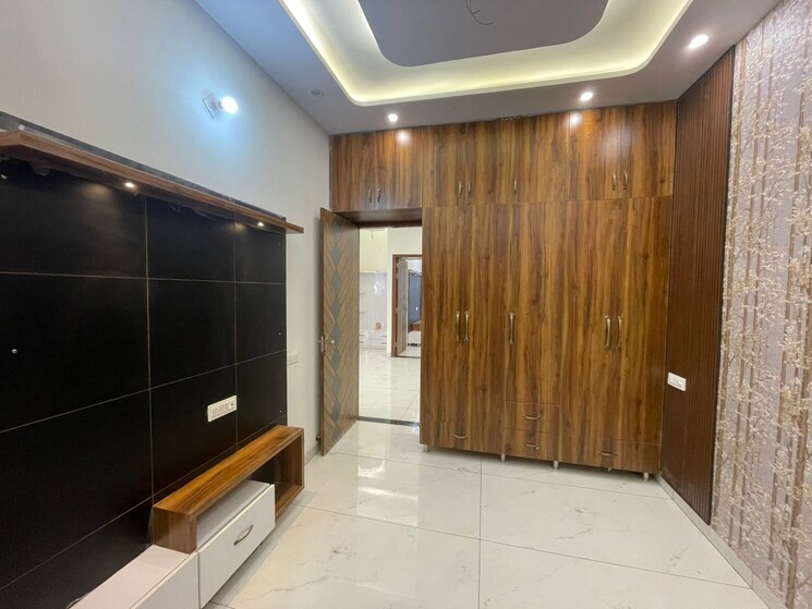 Room, ambala highway 6 Bedroom 200 Sq.Yd. Independent House In Ambala Highway Zirakpur 9326672