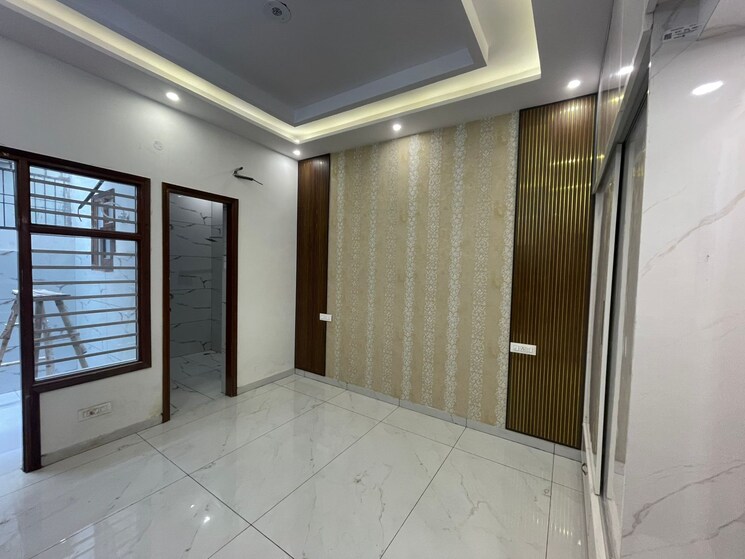 Room, ambala highway 6 Bedroom 200 Sq.Yd. Independent House In Ambala Highway Zirakpur 9326672