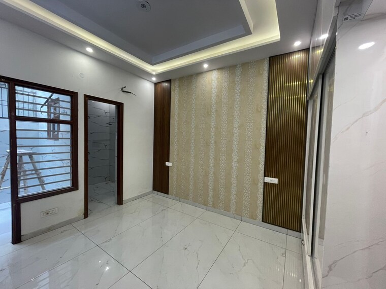 Room, ambala highway 6 Bedroom 200 Sq.Yd. Independent House In Ambala Highway Zirakpur 9326672