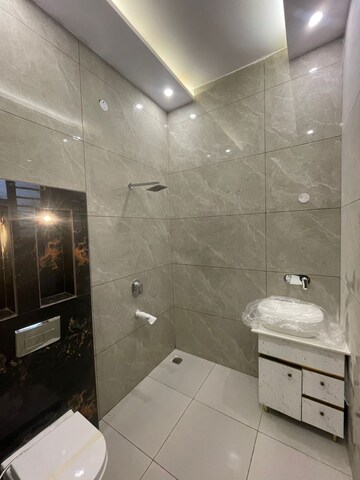 Bathroom in 6 BHK Independent House at Ambala Highway – for Sale