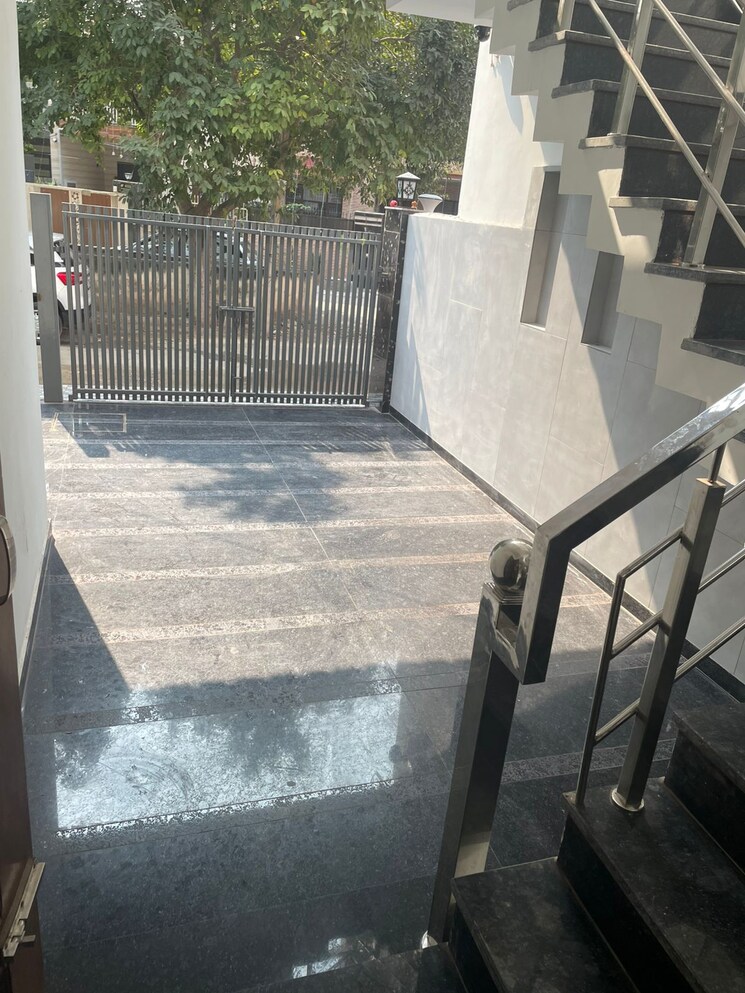 undefined, ambala highway 6 Bedroom 200 Sq.Yd. Independent House In Ambala Highway Zirakpur 9326672