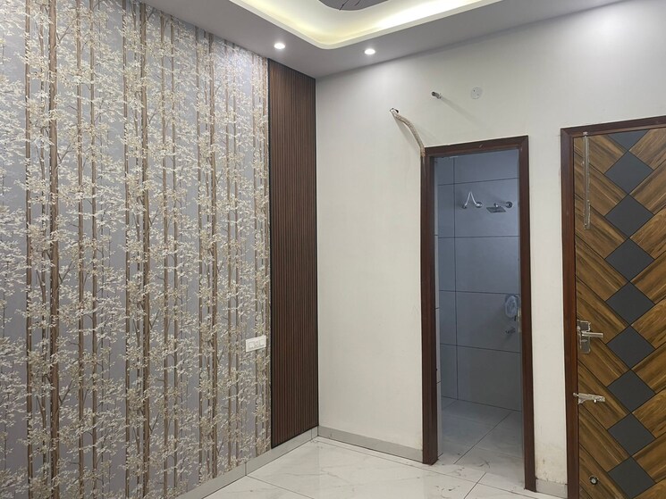 Room, ambala highway 6 Bedroom 200 Sq.Yd. Independent House In Ambala Highway Zirakpur 9326672