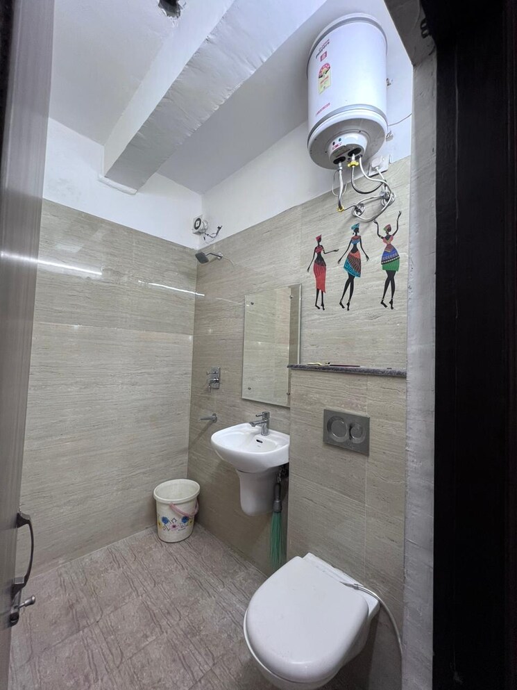 Bathroom, aura-homes 2 Bedroom 1600 Sq.Ft. Apartment In Patiala Road Zirakpur 9326707