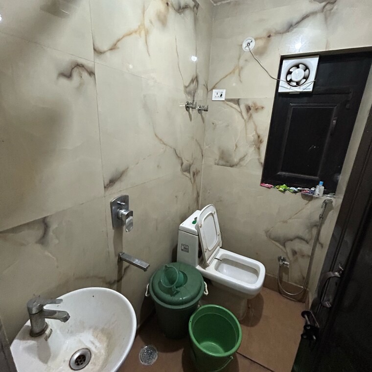 Bathroom, kotla mubarakpur 2 Bedroom 700 Sq.Ft. Builder Floor In Kotla Mubarakpur Delhi 9326705
