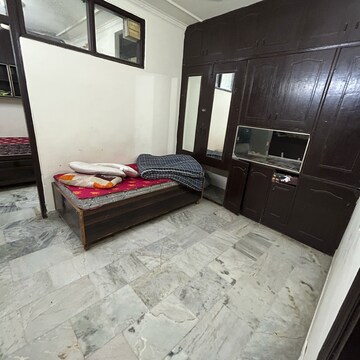 Parking in 2 BHK Builder Floor at Kotla Mubarakpur – for Rent