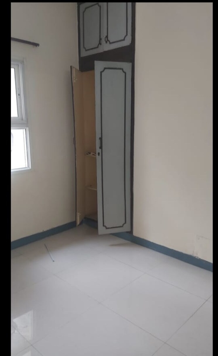 Room, mayur vihar phase 1 extension 2.5 Bedroom 850 Sq.Ft. Apartment In Mayur Vihar Phase 1 Extension Delhi 9326782