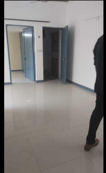 Room in 2.5 BHK Apartment at Mayur Vihar Phase 1 Extension – for Rent