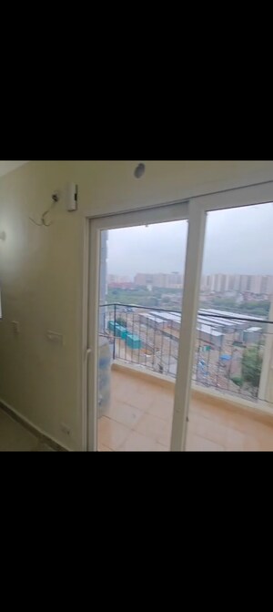 Room in 3 BHK Apartment at Amrapali Enchante, Tech Zone 4 Greater Noida – for Rent
