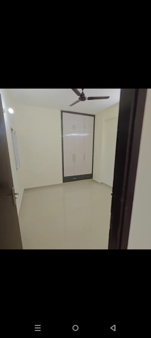 Room in 3 BHK Apartment at Amrapali Enchante, Tech Zone 4 Greater Noida – for Rent