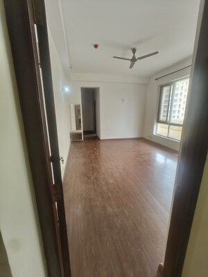 Room in 3.5 BHK Apartment at One Indiabulls, Sector 104 – for Rent