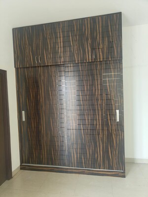 Furnished Amenities in 3.5 BHK Apartment at One Indiabulls, Sector 104 – for Rent