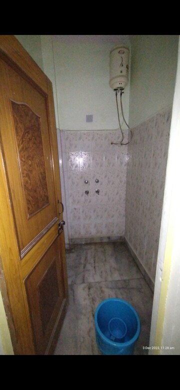 Furnished Amenities in 1 BHK Builder Floor at Uttam Nagar – for Rent