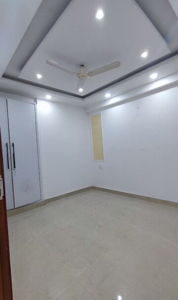 Room in 3 BHK Builder Floor at Chattarpur – for Rent