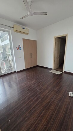 4 BHK + Servant Room Apartment For Sale in Unitech Heritage City