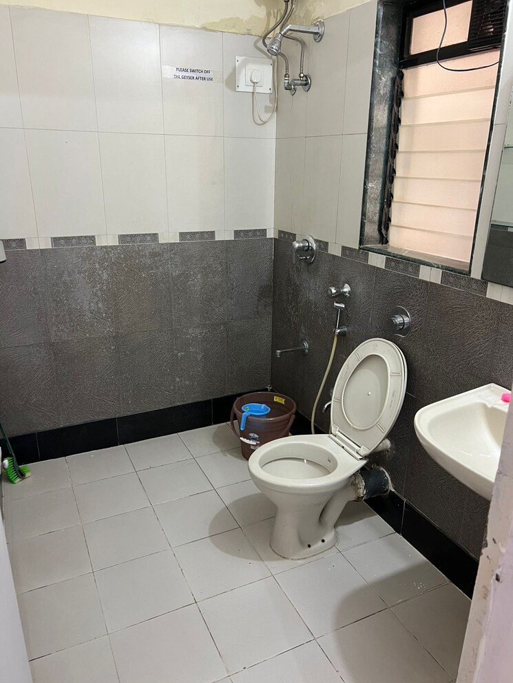 Bathroom, vikhroli west Pg For Boys & Girls In Vikhroli West 9326871