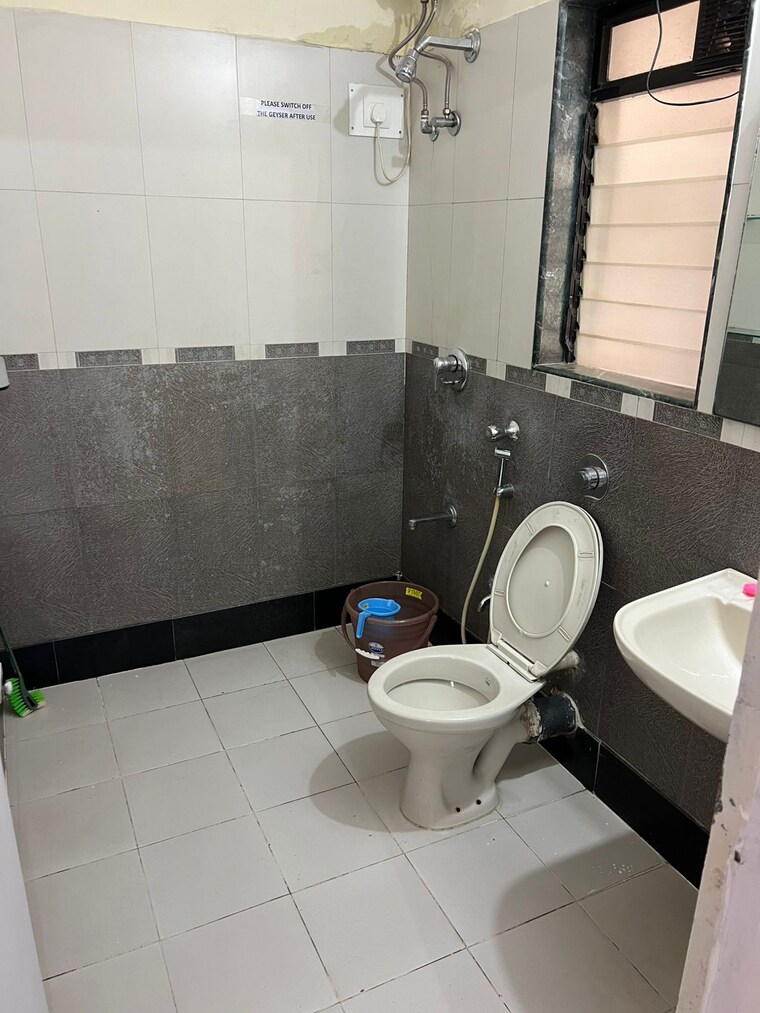 Bathroom, vikhroli west Pg For Boys & Girls In Vikhroli West 9326871