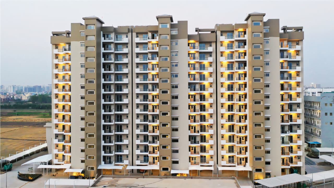 4 BHK + Servant Room Apartment For Sale in Artique Uptown Skylla