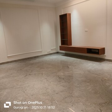 Room in 4 BHK Builder Floor at Sector 15 – for Rent