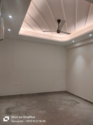 Room in 4 BHK Builder Floor at Sector 15 – for Rent