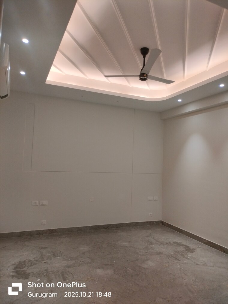 Room, sector 15 4 Bedroom 4000 Sq.Ft. Builder Floor In Sector 15 Gurgaon 9326879