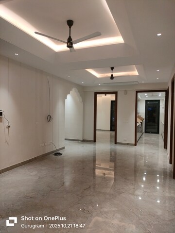 Building Lobby in 4 BHK Builder Floor at Sector 15 – for Rent