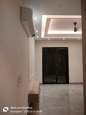 Room in 4 BHK Builder Floor at Sector 15 – for Rent