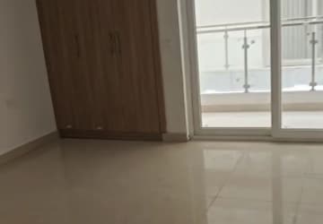 Room in 3 BHK Apartment at Emaar MGF Emerald Hills, Sector 65 – for Sale