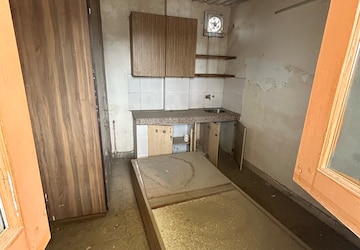 Room in 3 BHK Builder Floor at South Extension I – for Sale