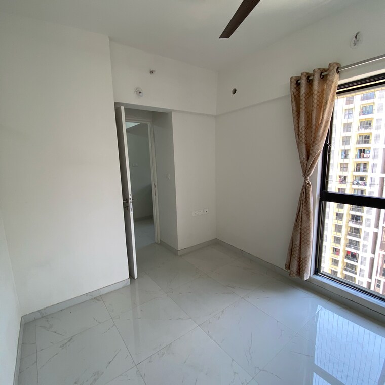 Room, runwal-gardens 1 Bedroom 353 Sq.Ft. Apartment In Bhadra Nagar Thane 9326898