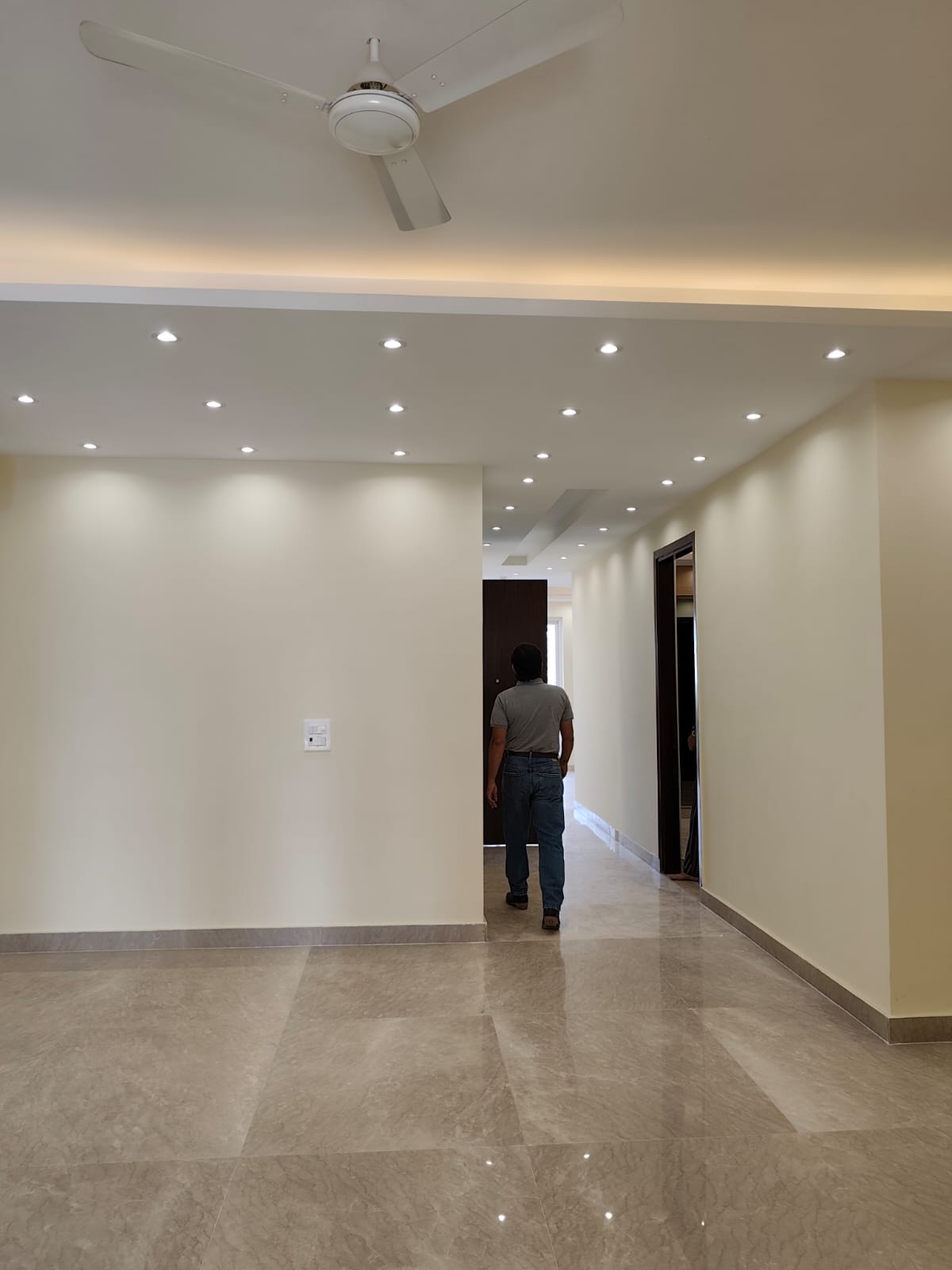 2 BHK + Servant Room Apartment For Sale in Gaur City 7th Avenue