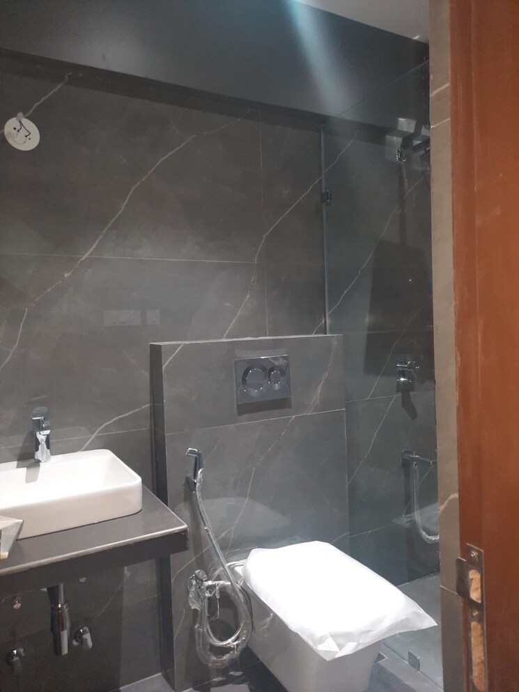 Bathroom, parekh-63-jvpd 1 Bedroom 550 Sq.Ft. Apartment In Juhu Mumbai 9326901