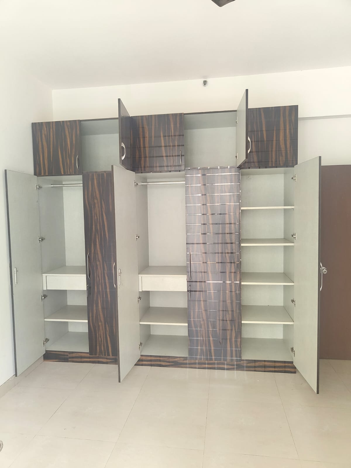 3 BHK Apartment For Rent in Ramprastha City The Edge Towers