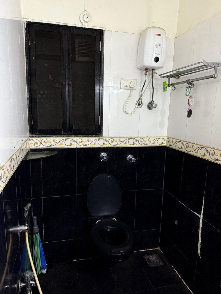 Bathroom, manavsthal-heights 2 Bedroom 750 Sq.Ft. Apartment In Andheri East Mumbai 9326913