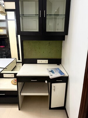 Study Room in 2 BHK Apartment at Manavsthal Heights, Andheri East – for Rent