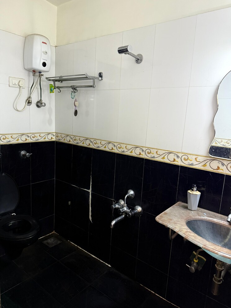 Bathroom, manavsthal-heights 2 Bedroom 750 Sq.Ft. Apartment In Andheri East Mumbai 9326913