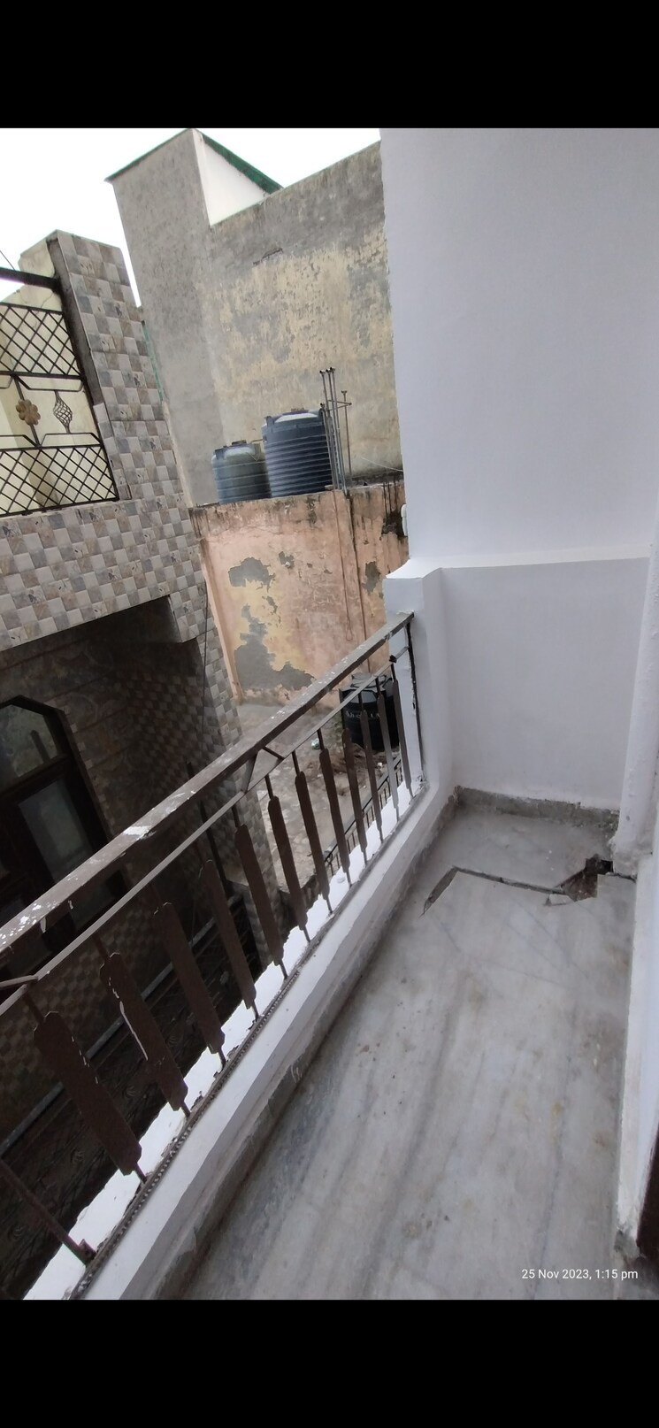 Balcony, uttam nagar 1 Bedroom 40 Sq.Yd. Builder Floor In Uttam Nagar Delhi 9326982