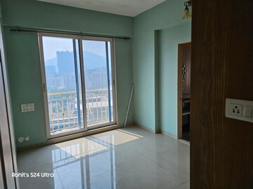 Room in 3 BHK Apartment at Vijay Nakshatra, Ghodbunder Road – for Rent