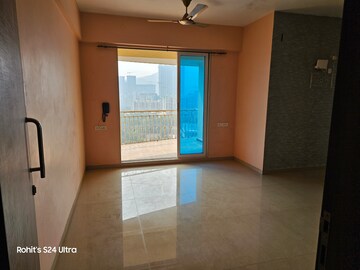Room in 3 BHK Apartment at Vijay Nakshatra, Ghodbunder Road – for Rent