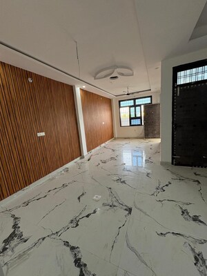 Room in 2 BHK Independent House at Jankipuram Vistar – for Sale