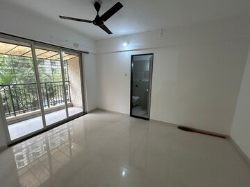 Room in 3 BHK Apartment at Vijay Orovia, Ghodbunder Road – for Rent