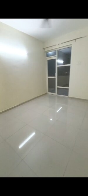 Room in 2 BHK Apartment at Pyramid Pride, Sector 76 – for Rent