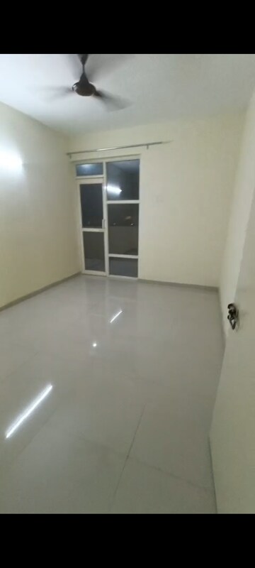 Room in 2 BHK Apartment at Pyramid Pride, Sector 76 – for Rent