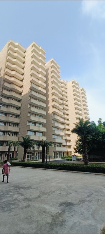 2 BHK Apartment For Rent in Pyramid Pride, Sector 76