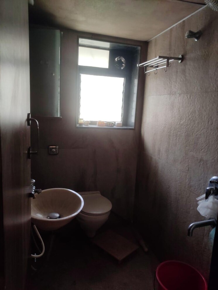 Bathroom, adarsh-nagar-chs-worli 1 RK 280 Sq.Ft. Apartment In Worli Mumbai 9327081