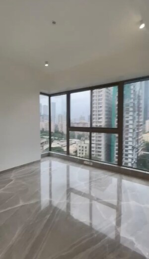 Room in 2.5 BHK Apartment at Giriraj Apartments, Altamount Road – for Rent