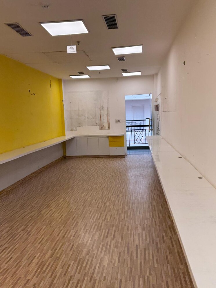 Room, eros-charmwood-plaza Commercial Office Space 750 Sq.Ft. In Sector 39 Faridabad 9327114