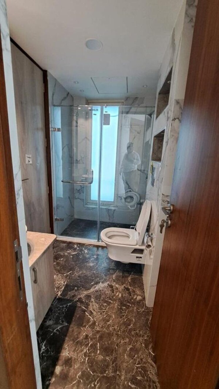 Bathroom, indiabulls-blu 3 Bedroom 1680 Sq.Ft. Apartment In Worli Mumbai 9327127