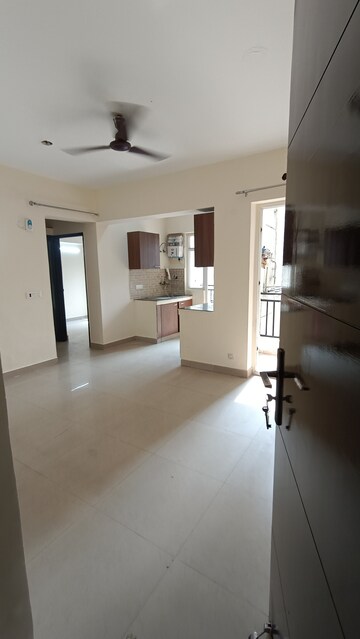 Room in 2 BHK Apartment at Sethi Max Royal, Sector 76 – for Rent